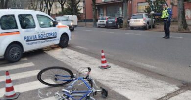 La bicicletta del maestro dopo l'impatto (foto Milani)