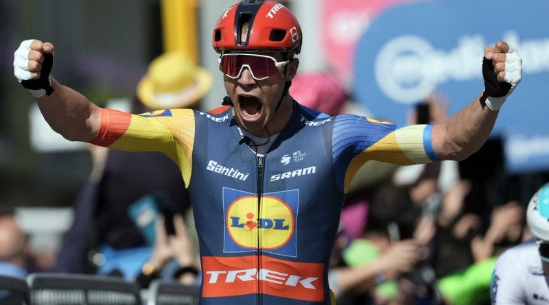 Giro d’Italia 2024: potente volata di Jonathan Milan che vince la quarta tappa