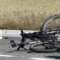 Sette ciclisti travolti, uno di loro è grave! Il solito duello infinito tra auto e bici